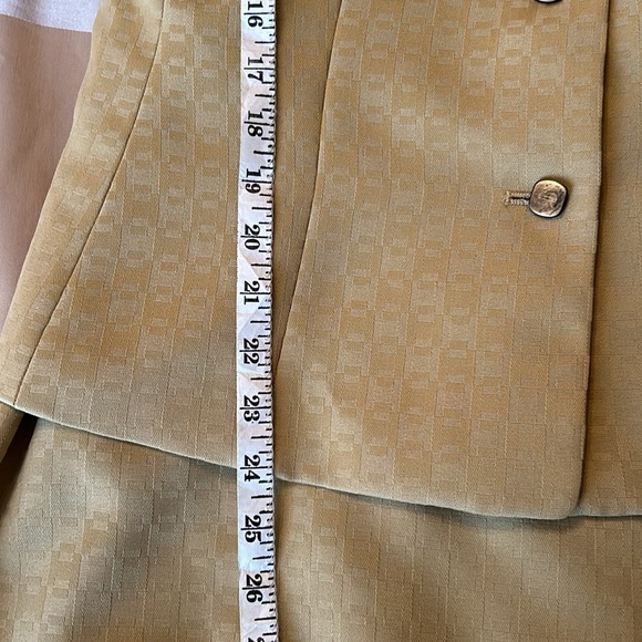 Suit - Picture 10 of 10